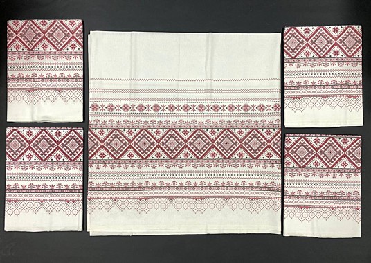 Русская скатерть с орнаментом 150×150 см – белая, декоративная